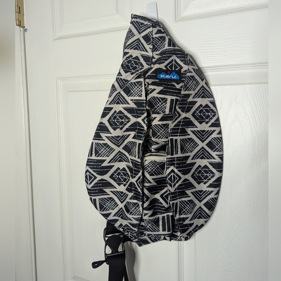 Kavu Rope Sling Bag Backpack Geometric Aztec - Picture 1 of 6